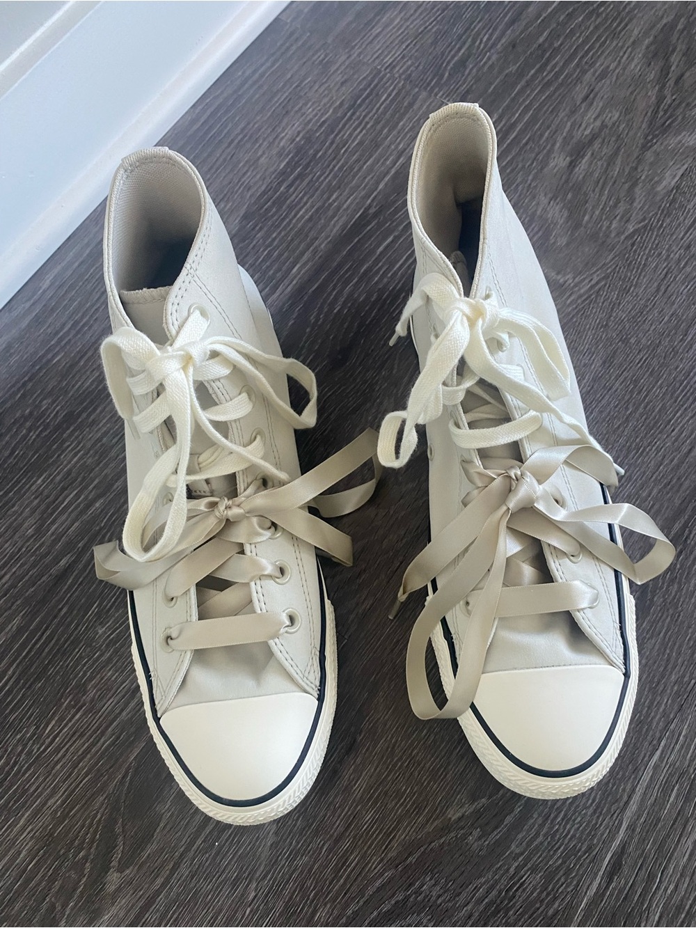 Converse Women's High-Top Sneakers in Cream and White BRAND NEW WITHOUT BOX.